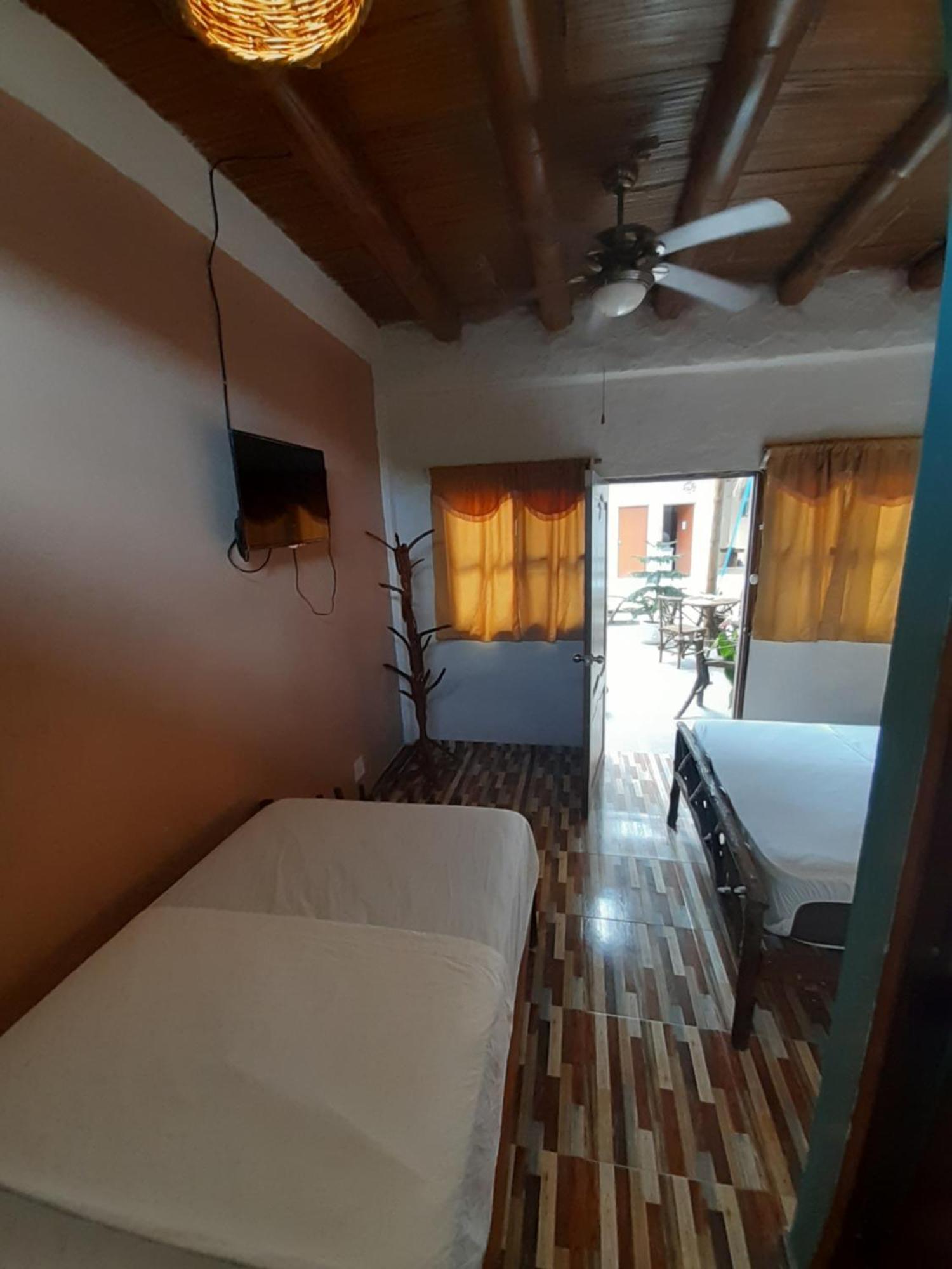 Weekendhostal Montañita Rom bilde